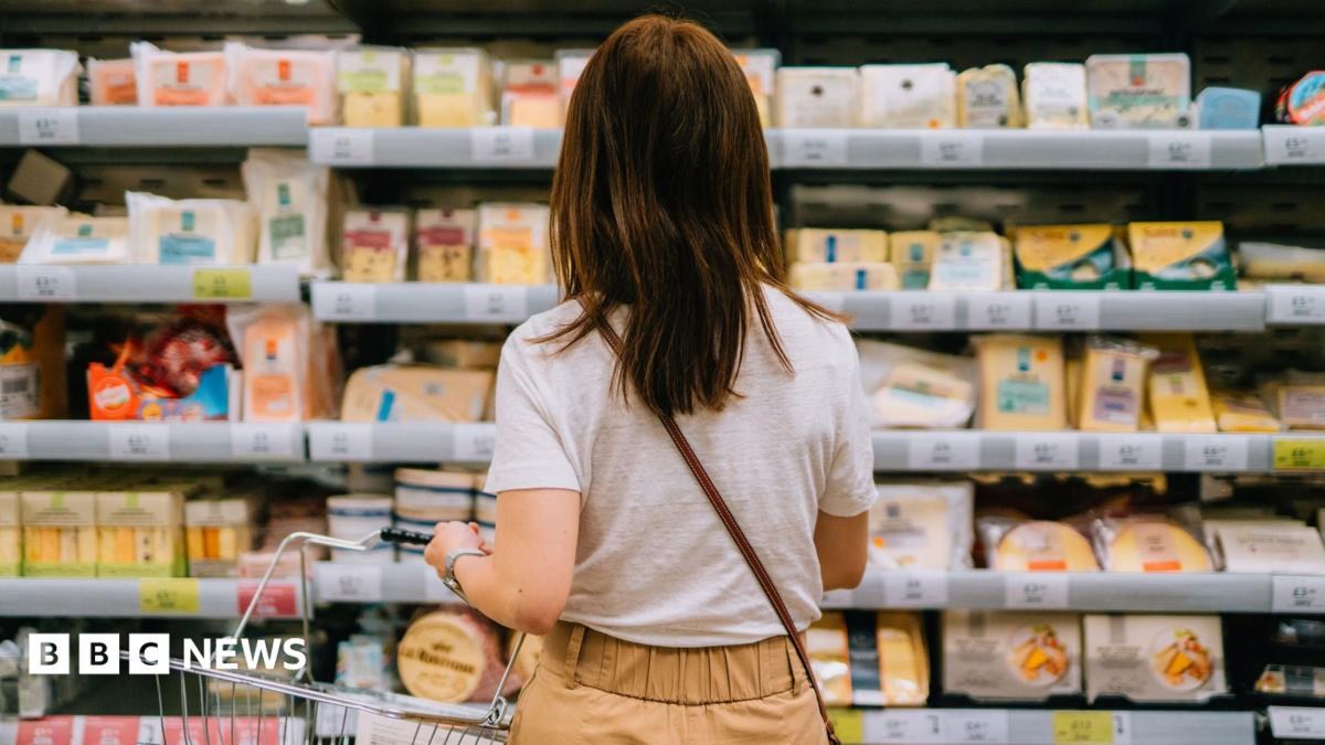 Aldi boss says some of rivals' loyalty discounts 'dupe' customers
